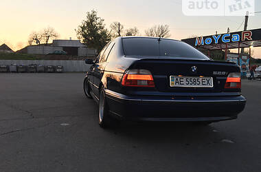 Седан BMW 5 Series 1998 в Кривом Роге