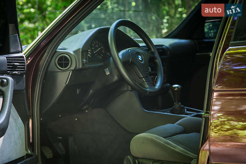 Седан BMW 5 Series 1992 в Виннице