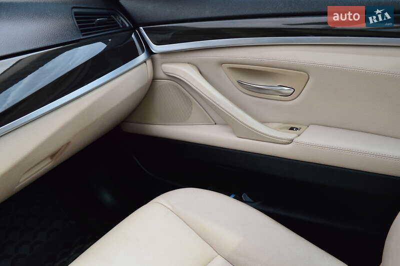 Седан BMW 5 Series 2012 в Полтаві