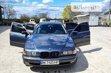 Седан BMW 5 Series 2000 в Вараші