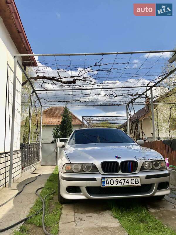 Седан BMW 5 Series 2000 в Иршаве