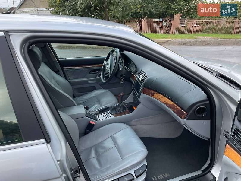 Седан BMW 5 Series 2000 в Запоріжжі