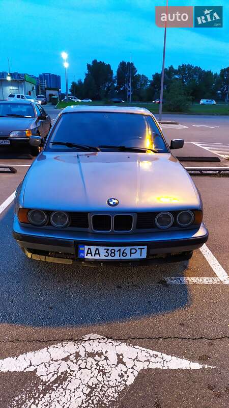 Седан BMW 5 Series 1994 в Киеве