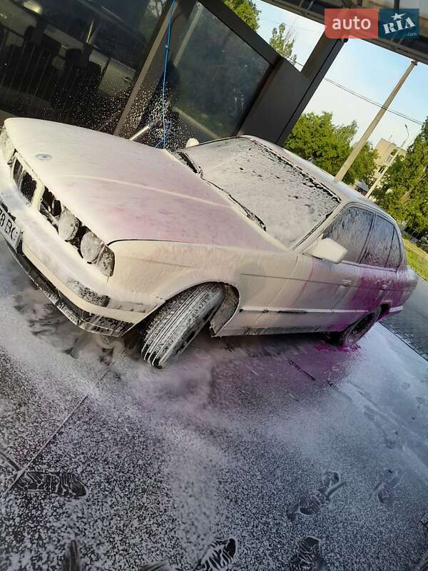 Седан BMW 5 Series 1992 в Николаеве