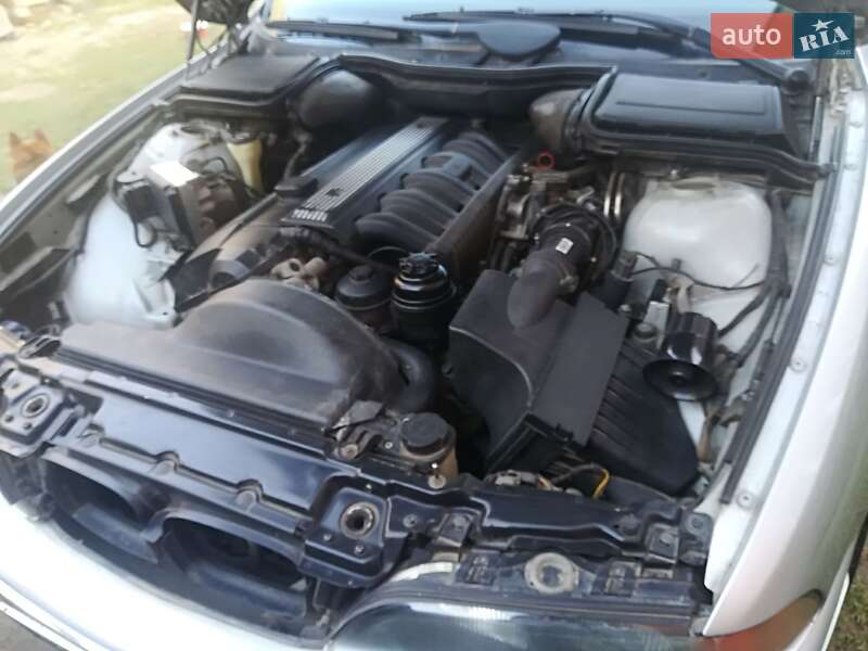 Седан BMW 5 Series 1996 в Чернівцях