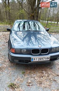 Седан BMW 5 Series 2000 в Звягеле