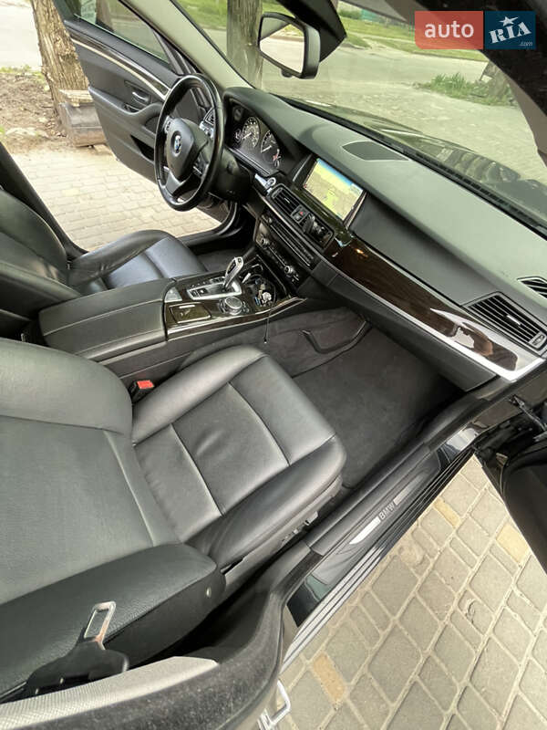 Седан BMW 5 Series 2015 в Хмільнику