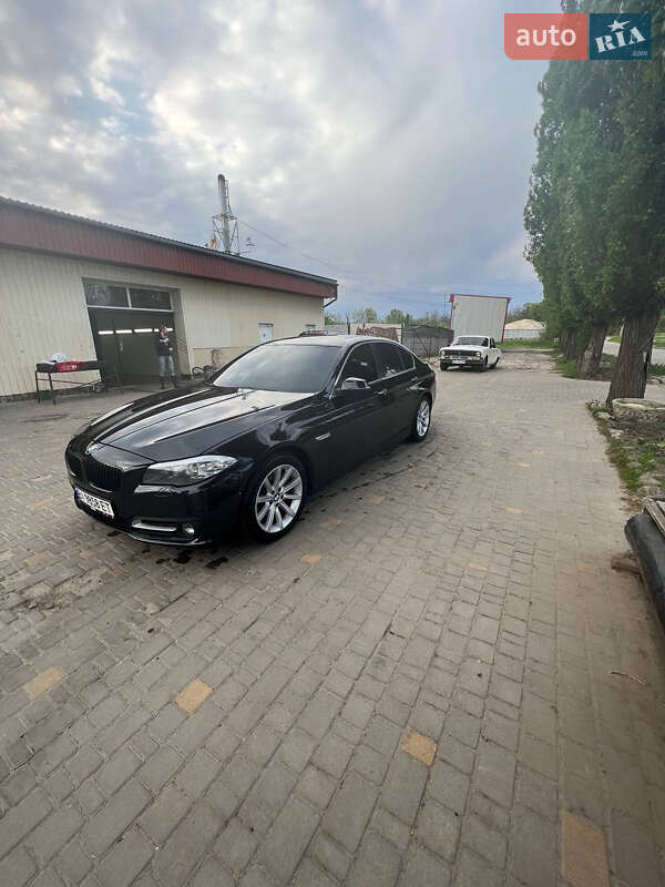 Седан BMW 5 Series 2015 в Хмільнику