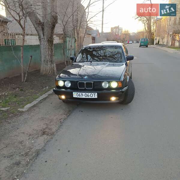 Седан BMW 5 Series 1988 в Первомайске