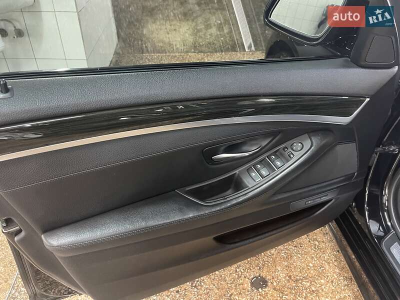 Седан BMW 5 Series 2014 в Львове