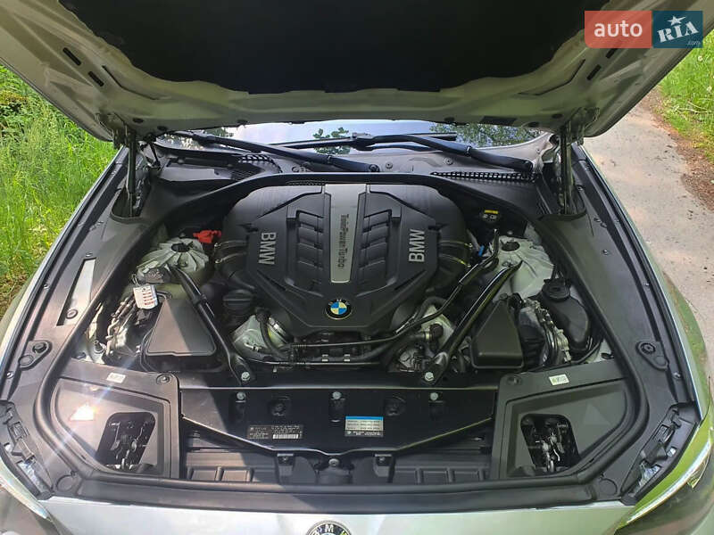 Седан BMW 5 Series 2015 в Новояворовске