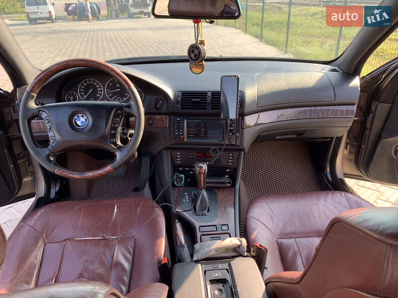 Седан BMW 5 Series 2003 в Звягелі