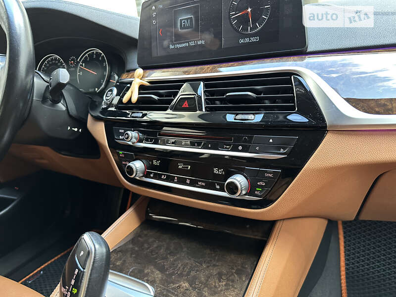 Седан BMW 5 Series 2017 в Тячеве