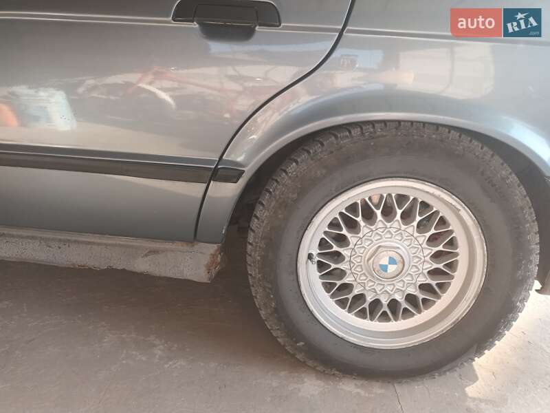 Седан BMW 5 Series 1988 в Теребовле