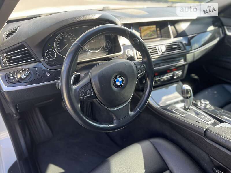 Седан BMW 5 Series 2016 в Мукачево