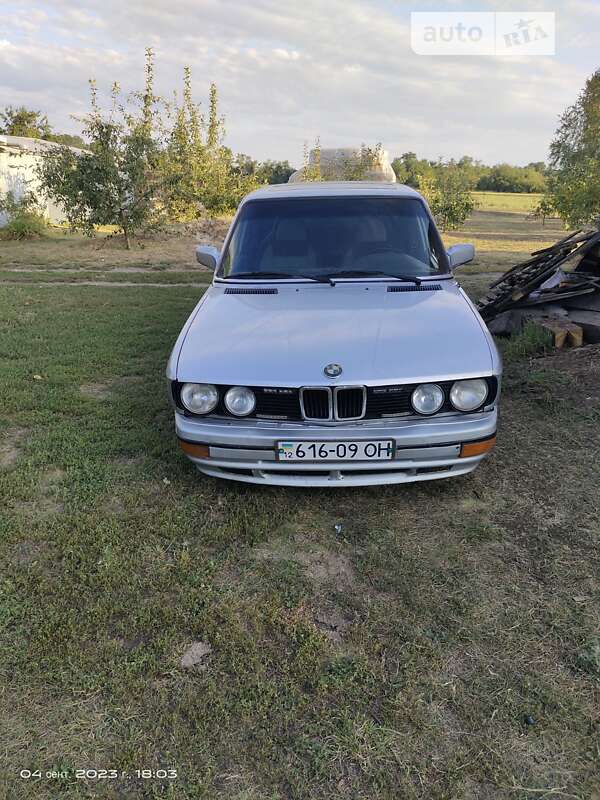 Седан BMW 5 Series 1986 в Кременчуці