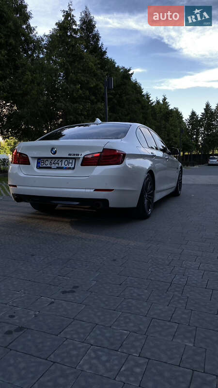 Седан BMW 5 Series 2010 в Львові