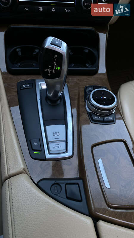 Седан BMW 5 Series 2010 в Львові