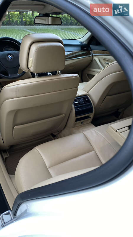 Седан BMW 5 Series 2010 в Львові