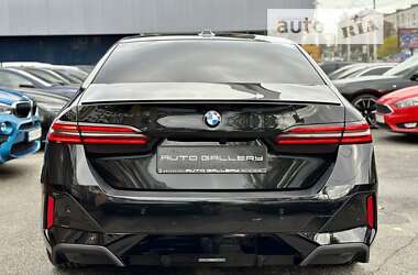 Седан BMW 5 Series 2023 в 