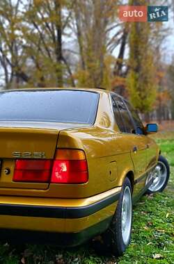 Седан BMW 5 Series 1989 в Кропивницькому