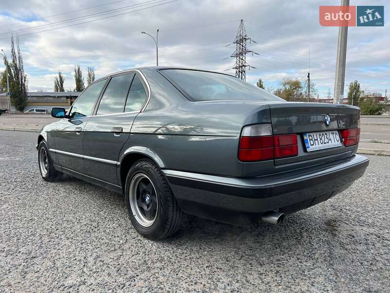 Седан BMW 5 Series 1989 в Одессе
