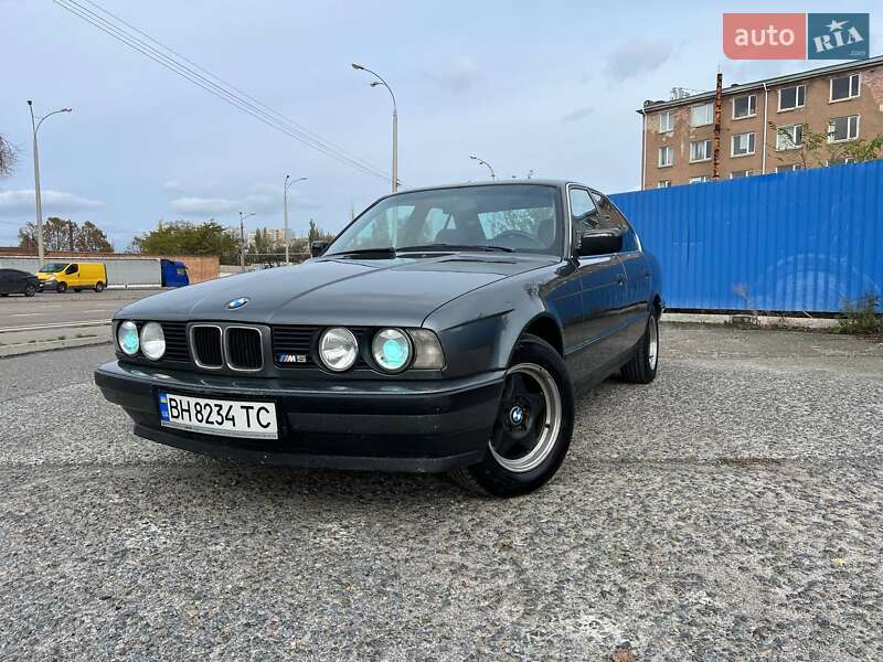 Седан BMW 5 Series 1989 в Одессе