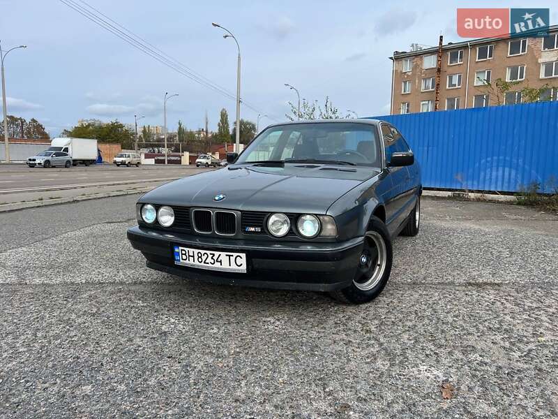 Седан BMW 5 Series 1989 в Одессе