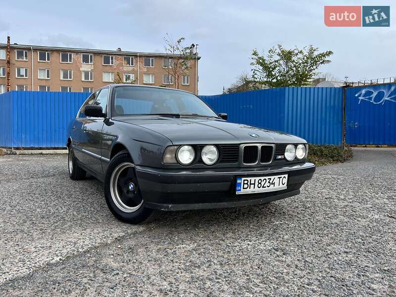 Седан BMW 5 Series 1989 в Одессе