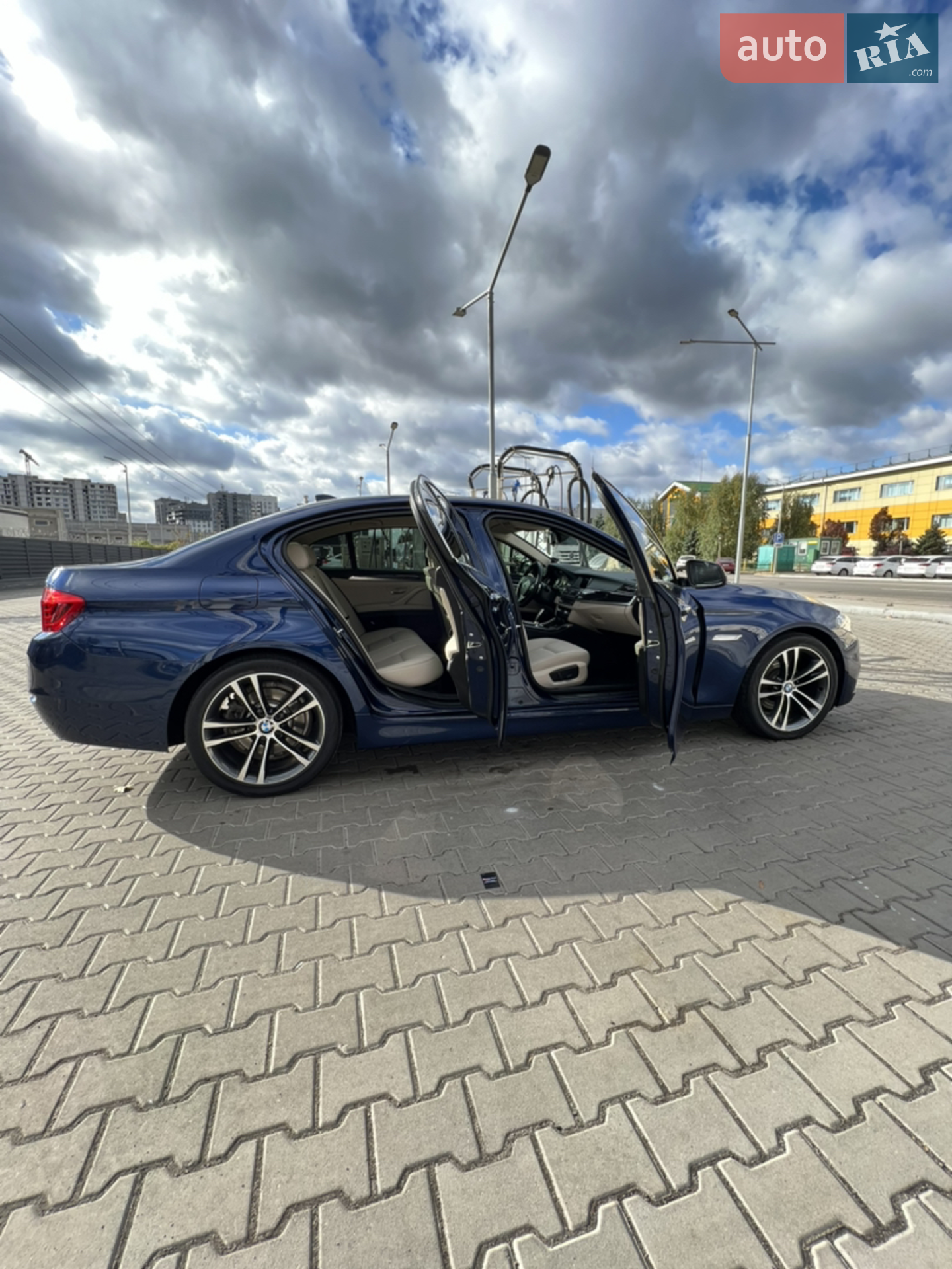 BMW 5 серії 2016 року