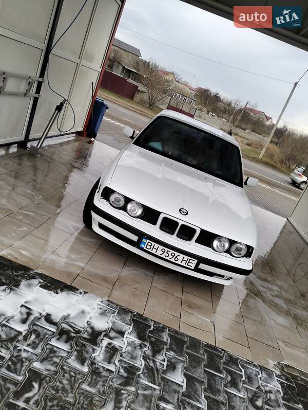 Седан BMW 5 Series 1993 в Одессе