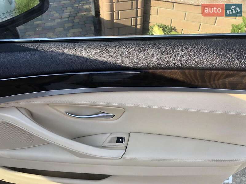 Седан BMW 5 Series 2012 в Сторожинці