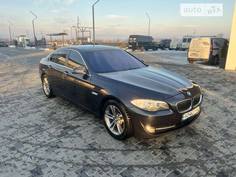 Седан BMW 5 Series 2012 в Хусте