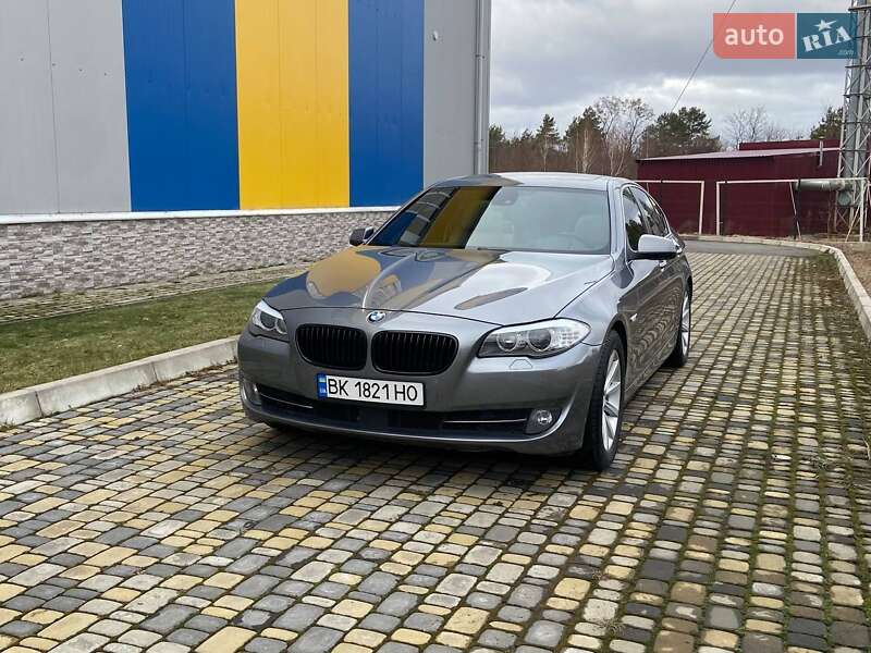 Седан BMW 5 Series 2011 в Сарнах