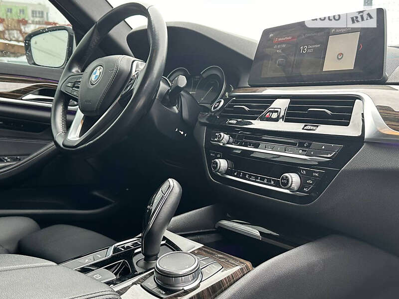 Седан BMW 5 Series 2018 в Львове