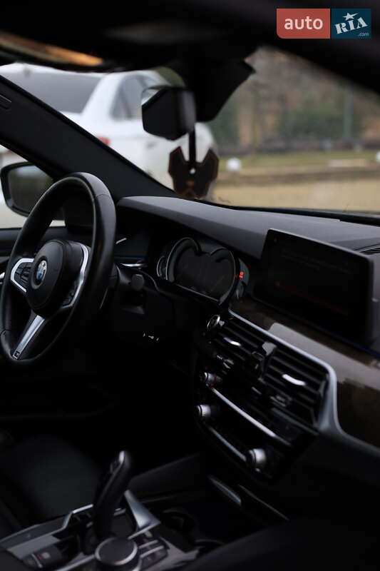 Седан BMW 5 Series 2018 в Львові