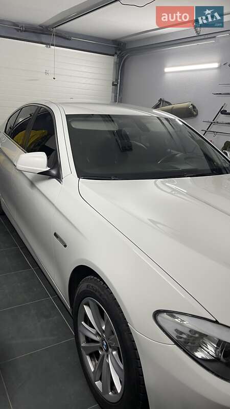 Седан BMW 5 Series 2012 в Львові