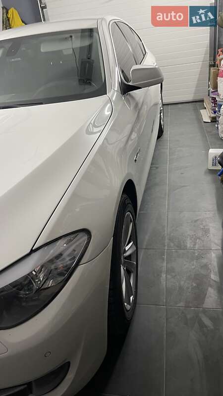 Седан BMW 5 Series 2012 в Львові