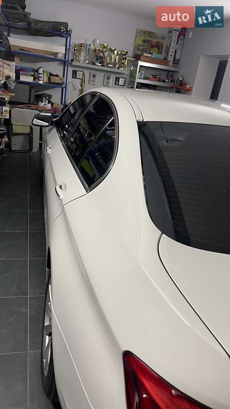 Седан BMW 5 Series 2012 в Львові
