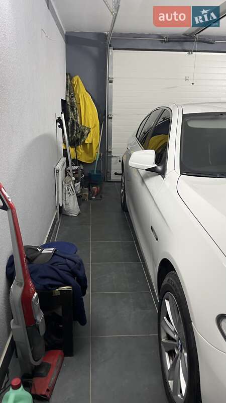 Седан BMW 5 Series 2012 в Львові