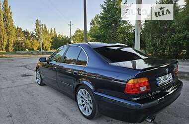 Седан BMW 5 Series 2001 в Вараше