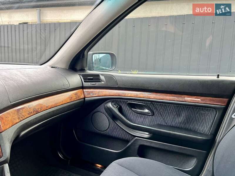 Седан BMW 5 Series 2000 в Тетиеве