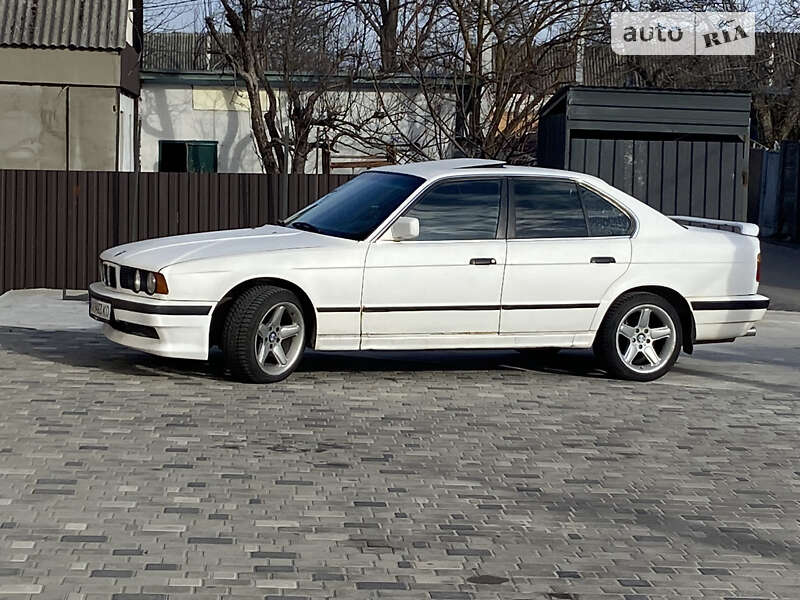 Автомобиль BMW 5-series E34