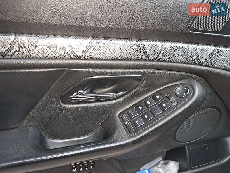 Седан BMW 5 Series 2000 в Золочеве