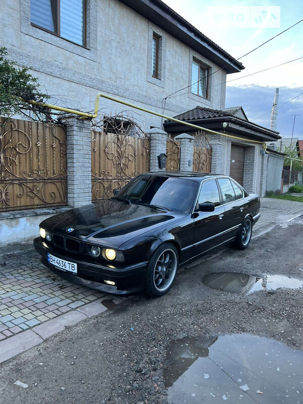 Седан BMW 5 Series 1990 в Одессе