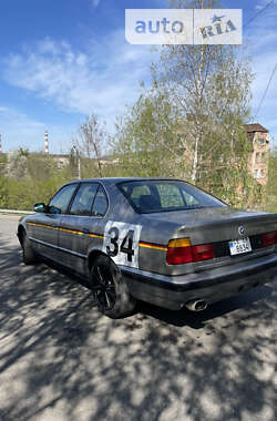 Седан BMW 5 Series 1988 в Черновцах
