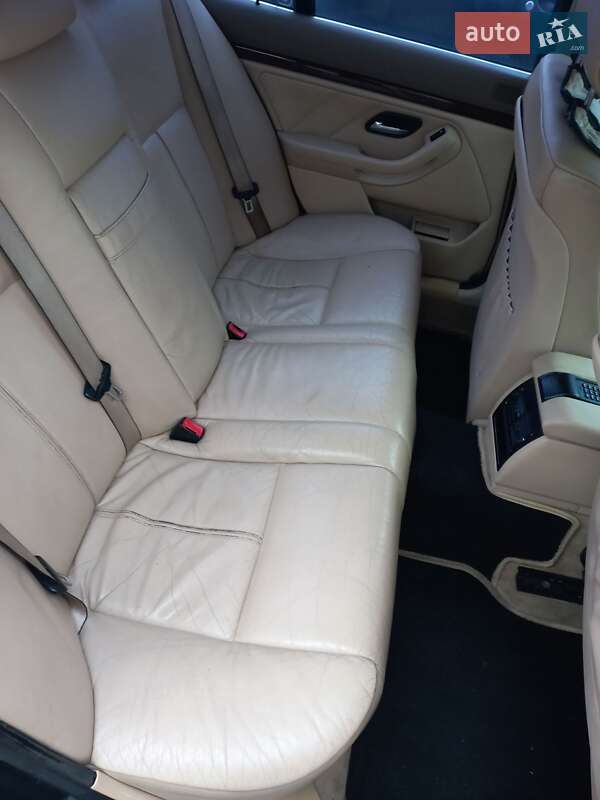 Седан BMW 5 Series 2002 в Рокитном