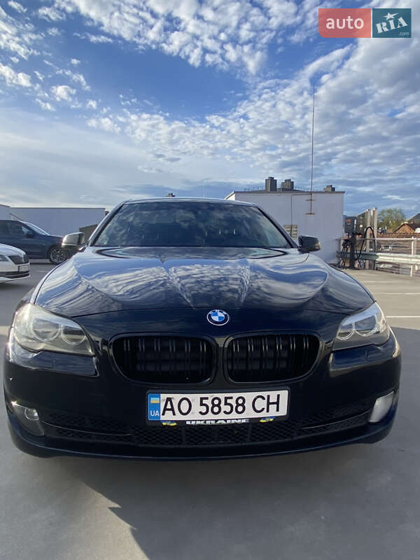 Седан BMW 5 Series 2012 в Мукачево