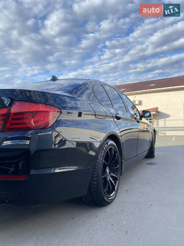 Седан BMW 5 Series 2012 в Мукачево
