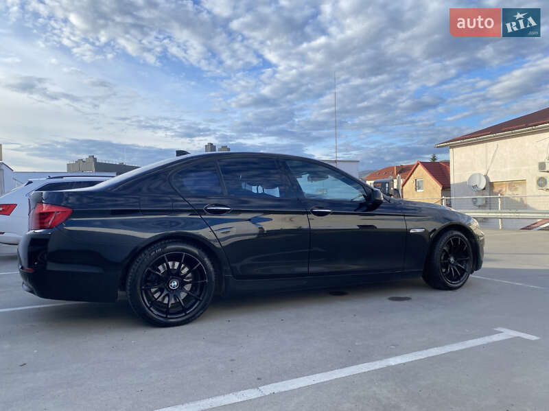 Седан BMW 5 Series 2012 в Мукачево